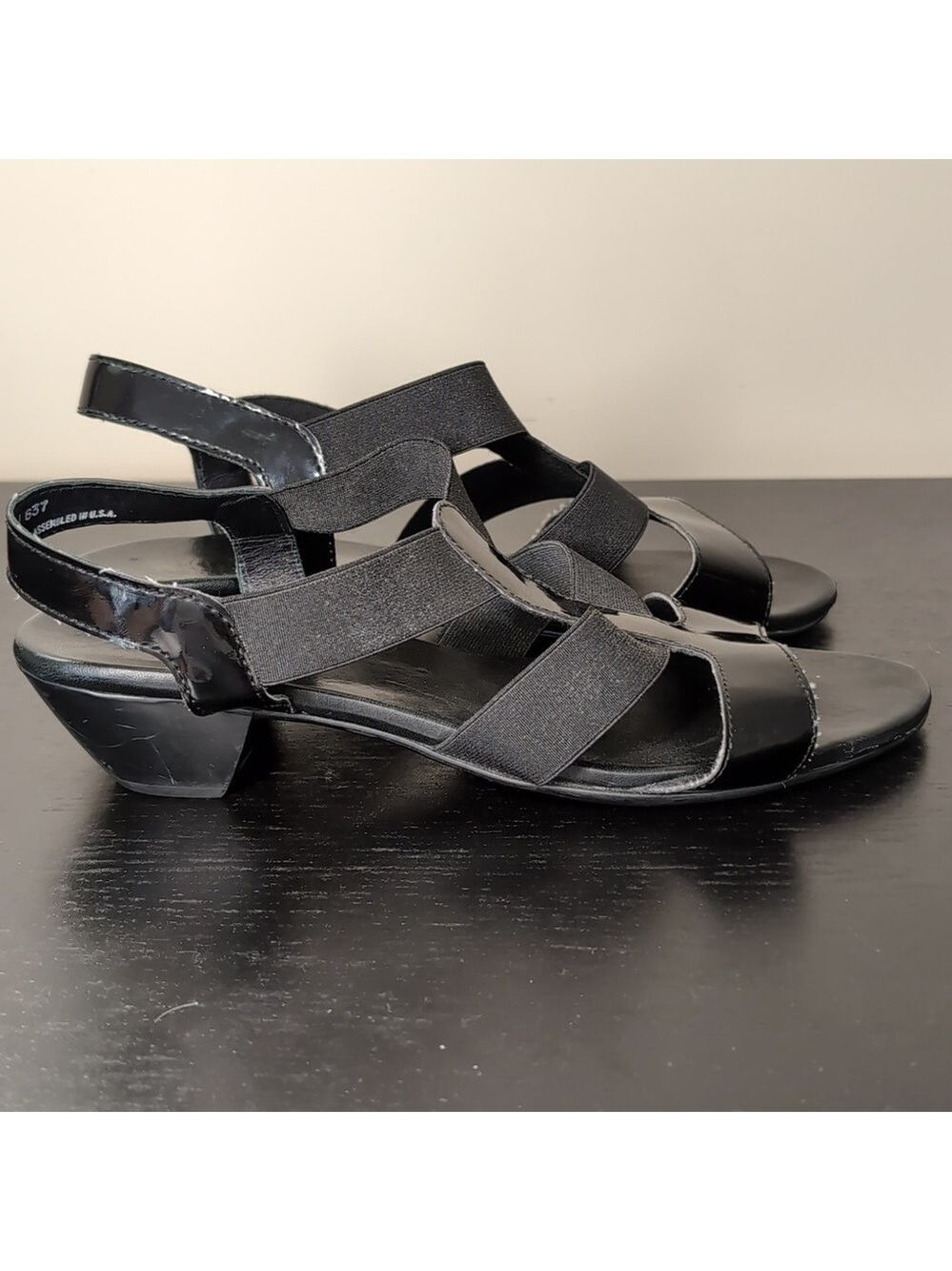 Munro American Black Minimalist Sandals Size women's 9.5